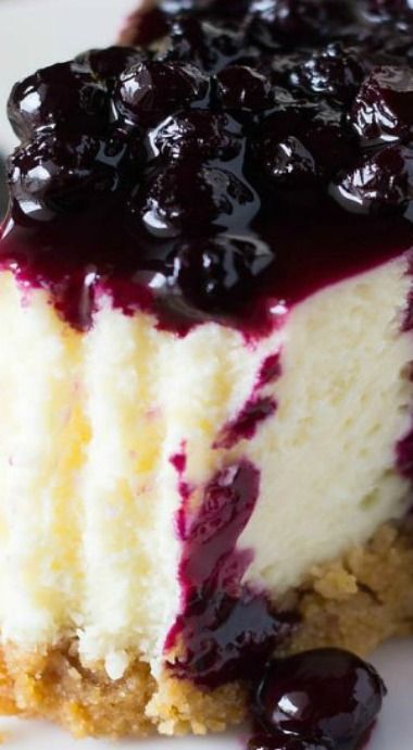 Lemon Cheesecake with Blueberry Compote Blueberry Compote Recipe, Biscotti Cheesecake, Lemon Blueberry Cheesecake, Coconut Dessert, Compote Recipe, Blueberry Compote, Brownie Desserts, Oreo Recipes, Lemon Cheesecake