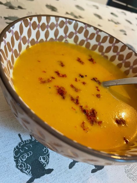 Pumpkin And Ginger Soup, Sweet Potato Pumpkin, Turmeric Soup, Turmeric And Ginger, Ginger Soup, Fresh Turmeric, Roasted Pumpkin Seeds, Cooking Recipes Healthy, Ginger Turmeric