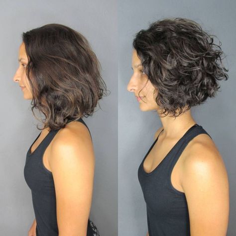 Short Wavy Inverted Bob Hairstyle Pelo Bob Ondulado, Edgy Bob Hairstyles, Short Curly Bob Hairstyles, Sleek Bob Hairstyles, Hairstyles Bob, Angled Bob Hairstyles, Short Wavy Bob, Inverted Bob Hairstyles, Stacked Bob Hairstyles