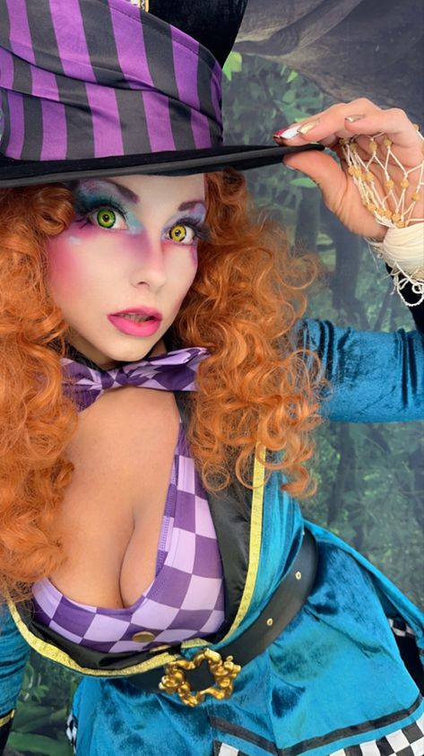 Made Hatter Makeup, Mad Hatter Costume Black Female, Mad Hatter Hairstyles, Female Mad Hatter Makeup, Easy Mad Hatter Makeup For Women, Mad Hatter Costume Female Makeup, Mad Hatter Makeup Ideas, Mad Hatter Makeup For Women, Mad Hatter Costume Female