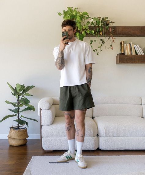 Men Hot Weather Outfit, Olive Green Shorts Outfit Men, Green Shorts Outfit Men, Daniel Simmons, Olive Shorts Outfit, Shorts Outfits Men Streetwear, Green Shorts Outfit, Outfit Challenge, Mens Shorts Outfits