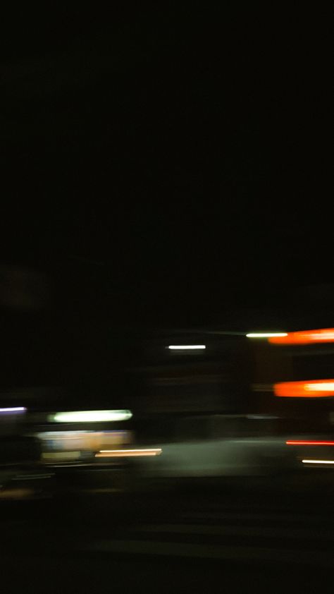 Night Blur Aesthetics, Blurry Aesthetic Night Pics, Blurred Night Lights, Streets At Night Blurry, Cool Blurry Pictures, Dark Blurry Background, Blurry Pfp Aesthetic, Blurry Guy Pictures, Dark Blurry Wallpaper