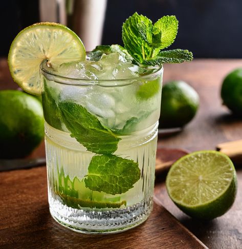 Ultimate Guide: Refreshing Mojito Mocktail Recipe for Summer Mocktail Mojito, Ocean Spray Cranberry Sauce, Mojito Drink, Mojito Mocktail, Recipe For Summer, Summer Drinks Alcohol, Chilled Desserts, Mojito Cocktail, Mojito Recipe