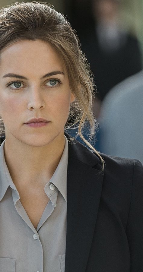 Pictures & Photos from The Girlfriend Experience (TV Series 2016– ) - IMDb Elvis Presley's Granddaughter, The Girlfriend Experience, Girlfriend Experience, Linda Thompson, Riley Keough, Daisy Jones, Beige Blonde, Lisa Marie Presley, Celebrity Biographies