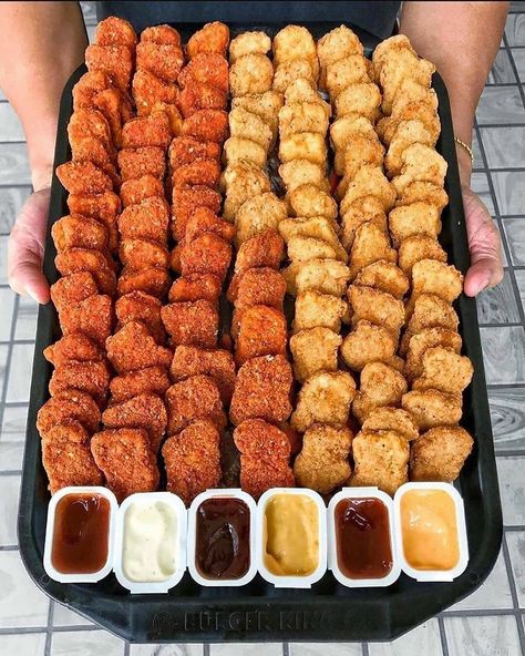 Chicken Nugget Dinner Ideas, Chicken Nugget Dinner, Makanan Cepat Saji, Mcdonalds Chicken, Kue Macaroon, Berbuka Puasa, Sleepover Food, Chicken Nugget, Junk Food Snacks