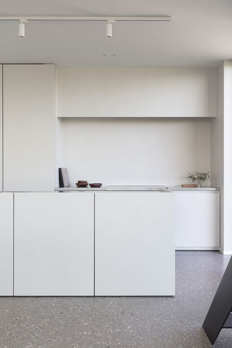 Poerbus | Leibal Minimal Kitchen Design, Minimal Kitchen, Minimalist Kitchen Design, Contemporary Kitchen Design, Style Loft, Minimalism Interior, Kitchen Furniture Design, Minimalist Kitchen, Minimalist Interior