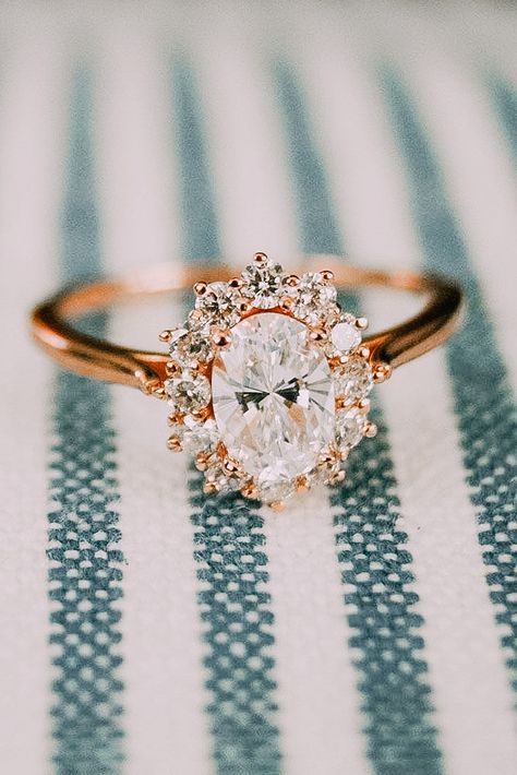 Rose Engagement Ring Vintage, Vintage Oval Engagement Rings, Engagement Rings Sale, Vintage Engagement Rings Unique, Antique Engagement Ring, Engagement Ring Rose Gold, Simple Engagement Rings, Dream Engagement Rings, Beautiful Engagement Rings