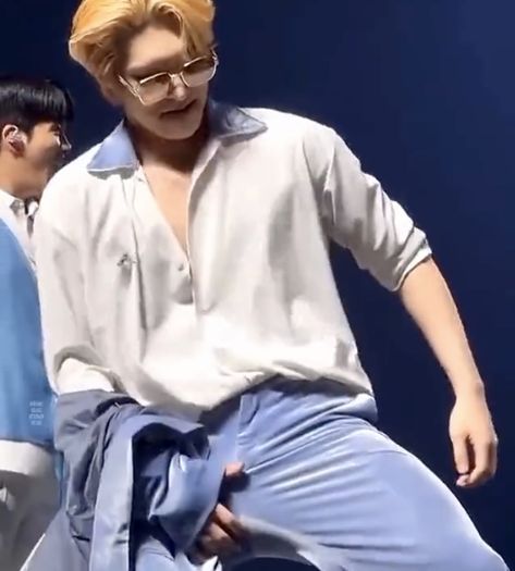 Mingi Ateez Blue Velvet Suit, Blue Velvet Suit, Ateez Mingi, Mingi Ateez, Song Mingi, Song Min-gi, Choco Chips, Velvet Suit, Pose References