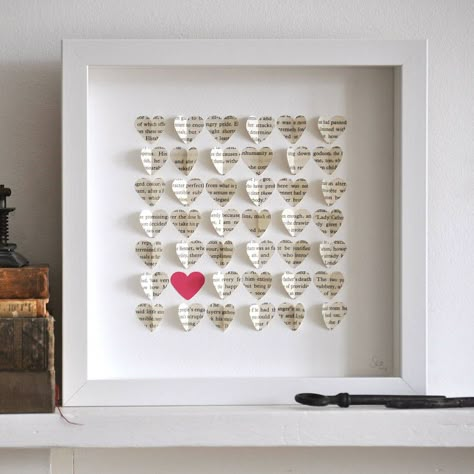 Framed Vintage Paper Heart Artwork Craft Frames, Valentines Bricolage, 3d Hearts, Cuadros Diy, Diy Artwork, Wedding Engagement Gifts, Wedding Inspirations, Romantic Valentine, Valentin Nap