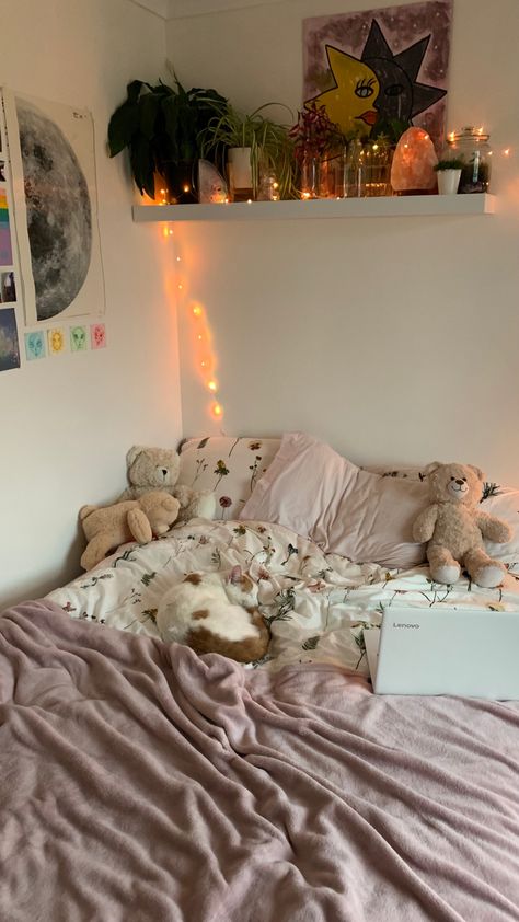 Cuqoutte Bedroom, Small Cutecore Room, Cottagecore Bedroom Aesthetic, Coutteqe Bedroom, Cute Aesthetic Rooms, Aesthetic Everything, Shoujo Girl Aesthetic Room, Coutteqe Aesthetic Room, Room Decor Tips