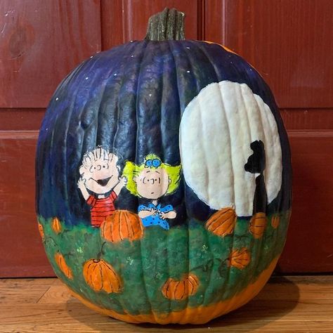 Its the great pumpkin! Its The Great Pumpkin, Winnie The Pooh Pumpkin, Cute Painted Pumpkin Ideas, Disney Pumpkin Painting, Halloween Pumpkin Crafts, Creative Pumpkin Painting, Creative Pumpkin Decorating, Pumpkin Decorating Contest, Charlie Brown Halloween