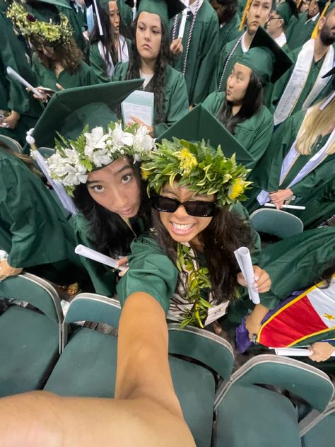 Hawaii University Aesthetic, Hawaii Pacific University Aesthetic, Hawaii Graduation Photos, Hawaii State University, Academia Barbie, Hawaii Graduation, Hawaii College, Hawaii Pacific University, Hawaii University