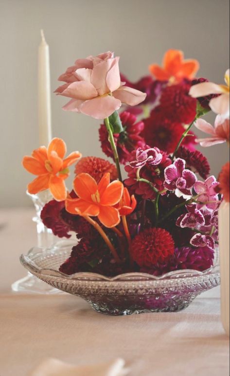 Pink Purple Orange Color Palette Wedding, Purple Burgundy Orange Wedding Flowers, Pink Orange Burgundy Flowers, Magenta Floral Arrangements, Maroon Orange Table Settinf, White Sakura, Tee Ideas, Color Pallete, Event Flowers