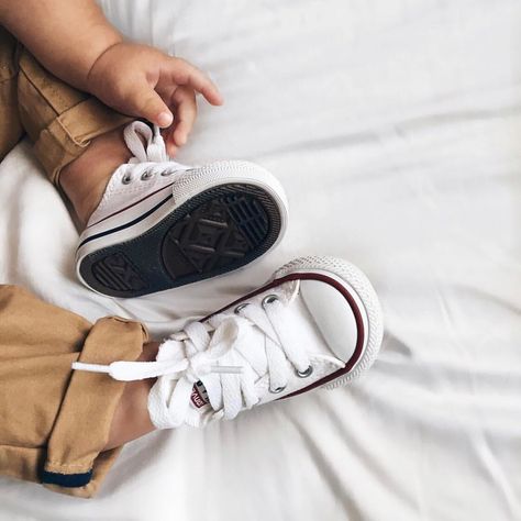 Converse Baby, Baby Converse, Foto Baby, Everything Baby, Baby Boy Shoes, Baby Boy Fashion, Stylish Kids, Fashion Kids, Toddler Fashion