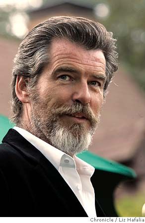 Epic Brosnan Beard Actors With Beards, Pierce Bronson, Barba Hipster, Older Mens Hairstyles, Beard Growth Oil, Beard Style, Actor James, Older Man, Silver Foxes