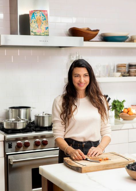 Not only is Shiva Rose a clean beauty entrepreneur, it turns out she makes a delicious chicken piccata, too. See how she cooks one of her favorite recipes using her favorite non-toxic cookware. Toxic Cookware, Plum Vinegar, Shiva Rose, Rosé Eat, Non Toxic Cookware, She Cooks, Cook With Me, Tamari Sauce, Beauty Entrepreneur