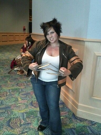 Female wolverine. <3 Wolverine Costume Female, Female Wolverine Cosplay, Girl Wolverine, Female Wolverine, Wolverine Halloween Costume, Wolverine Costume, X Men Costumes, Wolverine Cosplay, Laura Kinney