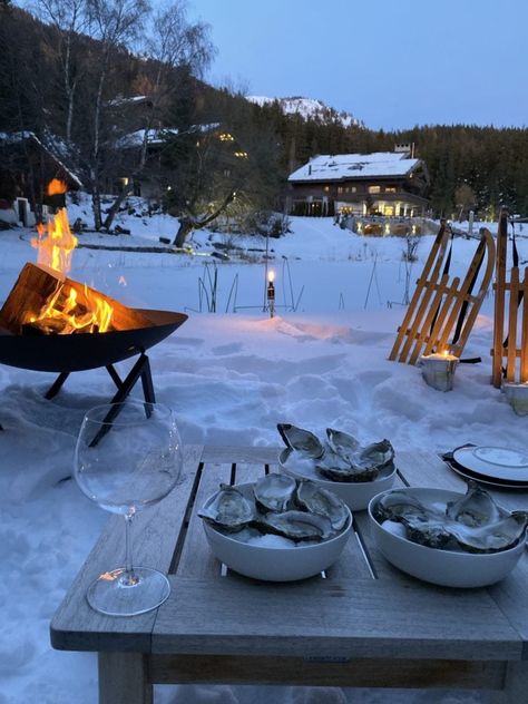 Don Perignon, Ski Trip Aesthetic, Mode Au Ski, Chalet Girl, Lodge Aesthetic, Crans Montana, Luxury Ski Chalet, Snow Trip, Ski Vacation