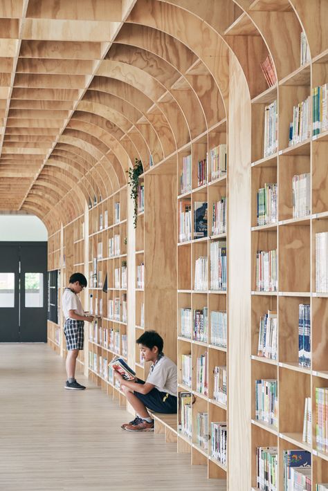 Gallery of Lishin Elementary School Library / TALI DESIGN - 15 Collage Architecture, Bookstore Design, Collaborative Classroom, Elementary School Library, Library Architecture, School Interior, Kids Library, School Campus, Home Library Design