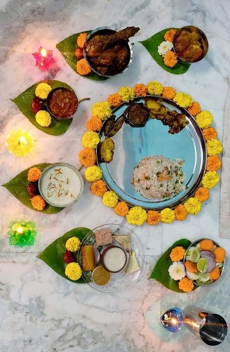 Kelvan Plate Decoration, Food Thali Decoration Ideas, Kelvan Ceremony Decoration, Rice Decoration Ideas, Annaprashan Ideas, Alta Design Bengali, Bengali Annaprashan, Baby Birthday Food, Baby Annaprasana Ideas