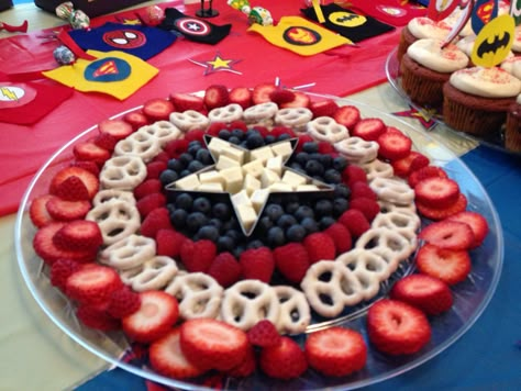 Avenger themed superhero party fruit tray. Strawberry-white choc dipped pretzels, raspberry-blueberry & mini white choc kit Kats Avenger Birthday Decorations, Super Hero Treats, Avenger Party, Captain America Party, Wonder Woman Birthday Party, Avengers Birthday Party, Captain America Birthday, Super Hero Birthday Party, Hero Birthday Party