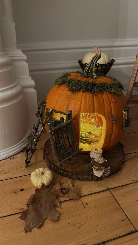 #mousehouse #fairyhouse #pumpkinhouse #pumpkincarving #pumpkinmousehouse #carvingpumpkins #pumpkinideas #pumpkin #fall #autumn Pumpkin Diorama, Pumpkin Fairy House, Creative Pumpkin Decorating, Pumpkin Carving Contest, Creative Pumpkin Carving, Halloween Fest, Pumpkin House, Fairy House Diy, Halloween Pumpkin Designs