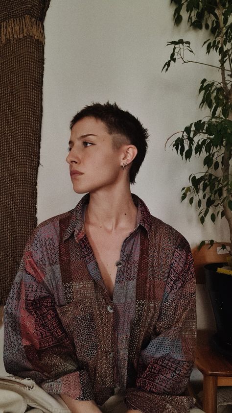 Shaved Head Woman Aesthetic, Nonbinary Haircuts Short, Buzzcut Style Women, Women Short Mullet, Buzzcut Grow Out Hairstyles, Shaved Hair Growing Out, Very Short Womens Haircuts, Outfits For Short Hair Women, Queer Femme Hair