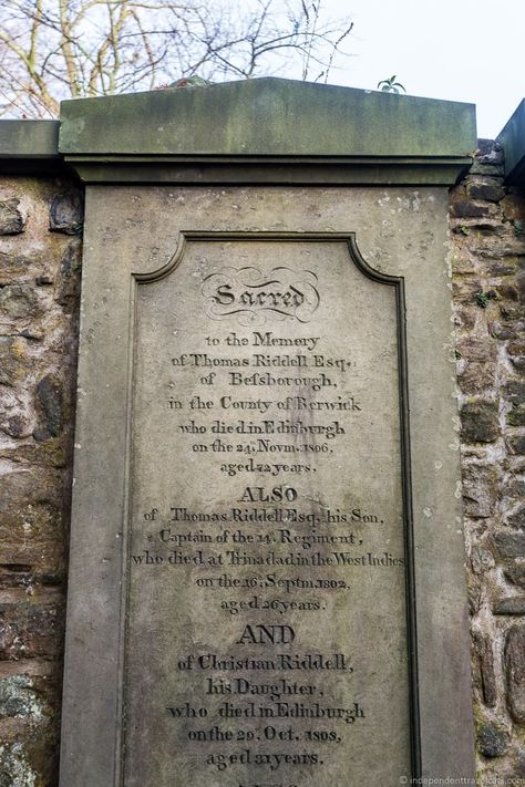 Thomas Riddell Voldemort Greyfriars Kirkyard graveyard Harry Potter sites in Edinburgh Scotland J.K. Rowling Harry Potter Outdoor Decor, Harry Potter Scotland, Outlander Tour, Moving To Scotland, Famous Inventors, Harry Potter Tour, Things To Do In Scotland, Party Harry Potter, Things To Do In Edinburgh