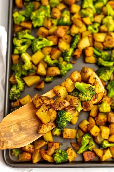 Roasted Potatoes And Broccoli, Potatoes And Broccoli, Broccoli And Potatoes, Broccoli Stems, Roasted Potato, Fingerling Potatoes, Frozen Broccoli, Broccoli Rice, Holiday Meals