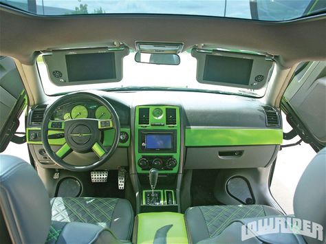 2005 Chrysler 300 Custom Interior Photo 3 Chrysler 300 Custom Interior, Chrysler 300 Custom, Chrysler 300c, Dodge Magnum, Custom Interior, Chrysler 300, East Germany, Interior Photo, Aesthetic Grunge