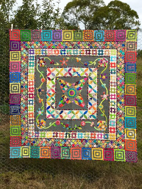 Medallion Quilts, African Quilts, Row Quilt, Round Robin, Medallion Quilt, Crazy Patchwork, Sampler Quilts, The Oasis, Quilt Border