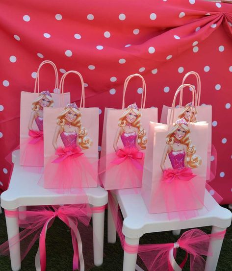 Breakfast with Barbie | CatchMyParty.com Girls Barbie Birthday Party, Barbie Birthday Party Ideas, 4de Verjaardag, Barbie Party Decorations, Birthday Barbie, Barbie Theme Party, Girls Birthday Party Decorations, Barbie Ideas, Barbie Birthday Party