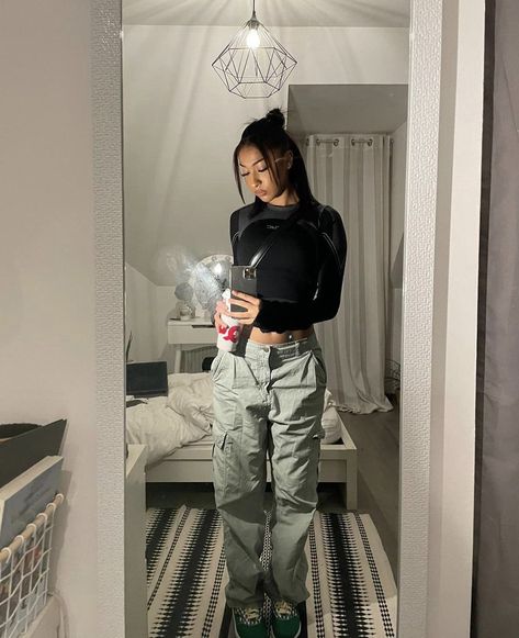 Cargo Trousers Outfit, Streetwear Fashion Women, Cool Fits, Swaggy Outfits, Mode Inspo, Fashion Fits, Teenage Fashion Outfits, Mode Inspiration