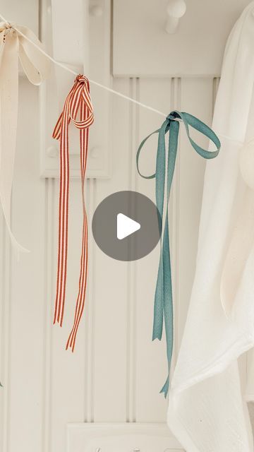 Heidi Samia | Eleanor Rose Home on Instagram: "I cannot say this adorable ribbon garland is my original idea. I saw a similar patriotic ribbon garland from my friend Stacie @stacie__taylor__moore and I was obsessed as soon as I saw it! Ribbon is one of my favorite materials to decorate with (especially seasonally) because of its versatility and ability to add a touch of elegance to just about anything with little to no effort. That includes this red, white, and blue garland! All you need is about 5 minutes of your time along with 5 supplies; cotton string, red ribbon, blue ribbon, cream/ivory or white ribbon and scissors. Tie the ribbon into bows on the string just like you would a shoelace to make this super simple garland. You can also use whatever ribbon you like (or have on hand) and h 4th Of July Ribbon Garland, 4th Of July Banners Ideas, Ribbon Garland Diy, Diy With Ribbon, Decorating With Ribbon, Simple Garland, Woodstock Wedding, Summer Garland, Grandmillenial Style