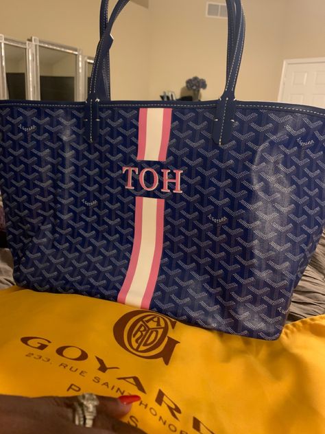 Goyard is an amazing brand Goyard Tote Monogram, Goyard Tote, Trending Handbags, Monogram Ideas, Monogram Initials, Best Brand, Dream Wardrobe, Quality Clothing, Travel Bag