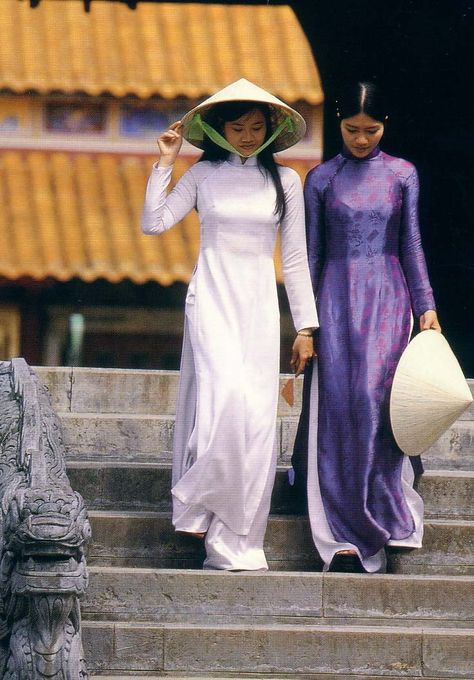 Vietnam Fashion, Ao Dai Vietnam, Vietnamese Traditional Dress, Vietnamese Dress, National Costume, We Are The World, Feminine Beauty, Mongolia, Long Dresses