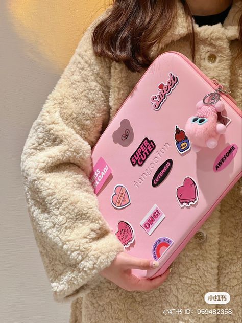 Cute Wallpaper Macbook, Ios Cute Wallpaper, Tas Laptop, Cute Ipad Cases, Wallpaper Macbook, Kawaii School Supplies, Produk Apple, Cooling Pad, Laptop Cooling Pad