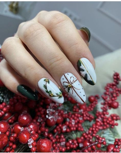 White Christmas Nails 2023: Trending Colors, Designs & Nail Types for the Festive Season Xmas Nail Designs, Nail Art Noel, Christmas Gel, December Nails, Red Christmas Nails, Festive Nail Art, Winter Nails Acrylic, Cute Christmas Nails, Christmas Nails Easy