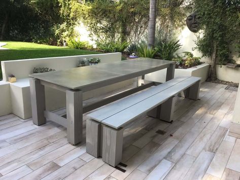 Cool Concrete Slabs for a Modern Vibe Outdoor Table Ideas, Simple Picnic, Concrete Outdoor Table, Patio Table Decor, Rustic Farmhouse Dining Table, Picnic Table Plans, Diy Outdoor Table, Rustic Patio, Outdoor Furniture Diy Easy