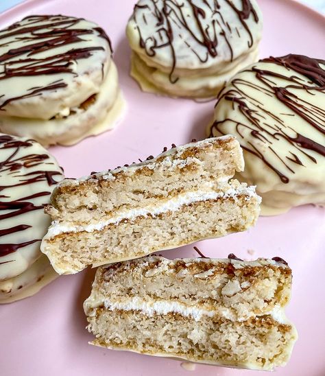 Gluten Free Little Debbie, Copycat Desserts, Zebra Cakes, Dairy Free White Chocolate, Cakes Gluten Free, Clean Sweets, Zebra Cake, Little Debbie, Vegan Kids