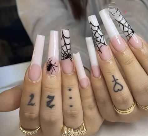 Simple Long Halloween Nails, Brats Inspired Nails, Nail Ideas Black, Nail Art White, Spider Nail, Ring Tattoo, Holloween Nails, Halloween Acrylic Nails, Black Nail Art