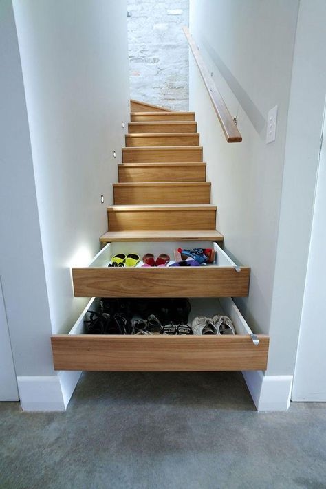 Using stairs for hidden storage has a long history, particularly among traditional Japanese carpenters, who optimized small spaces with places for everything. Here are some examples. Gömda Rum, Stair Drawers, Bilik Idaman, Under The Stairs, Shoe Storage Solutions, Desain Furnitur Modern, Diy Casa, Understairs Storage, Stair Storage