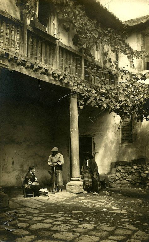 20th Century Aesthetic, Unique Window, Spanish Towns, Gothic Church, Medieval Life, Vintage Everyday, Vintage Flare, Foto Vintage, Medieval Town