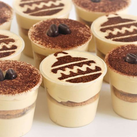 Christmas Coffee Cheesecake Dessert Cups Christmas Desserts In Glasses, Individual Dessert Cups, Cheesecake Dessert Cups, Dessert Cups Easy, Individual Christmas Desserts, Cupcake Savvy, Make Christmas Special, Chocolate Coffee Beans, Mini Snacks