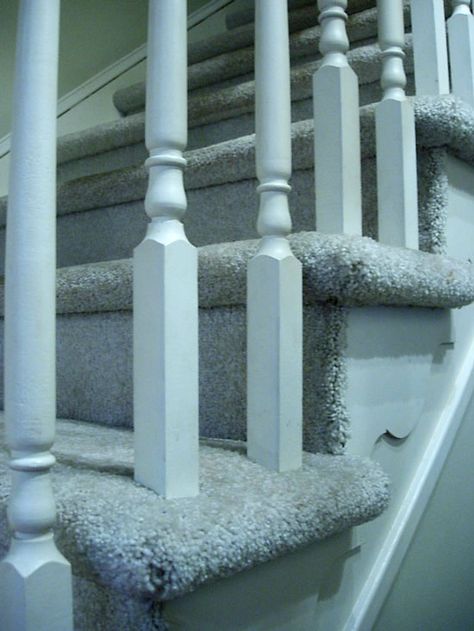 How to make over a staircase with carpet to a stain and painted hardwood Hardwood Staircase, Redo Stairs, Carpet Staircase, Stairs Renovation, Foyer Staircase, Stair Makeover, Diy Staircase, Stairs Makeover, Staircase Remodel