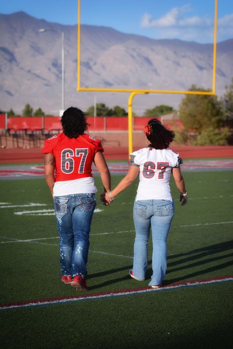 Mom And Son Football Photo Ideas, Senior Football Photography, Football Senior Photos, Mom Photo Shoots, Mom And Me Photos, Football Senior Pictures, Senior Pictures Boys Outdoors, Football Poses, Senior Football