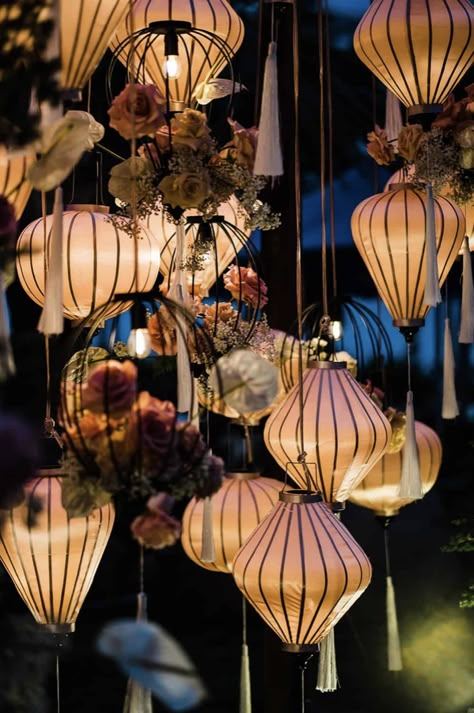 White Chinese Lanterns Wedding, Night Market Wedding Theme, Vietnamese Lanterns Wedding, Japanese Hanging Lanterns, Wedding Reception Lanterns, Vietnamese Party Decorations, Mexican Vietnamese Wedding, Vietnamese Lanterns Decor, Japanese Style Wedding Decoration