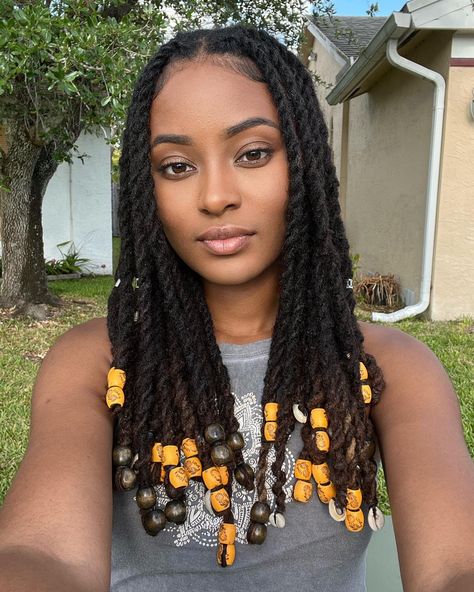 A l y s s a 🤎 on Twitter: "Loc thread? 💗 I’ll start 😁… " Long Loc Styles, Dreads Styles For Women, Long Dreads, Short Locs Hairstyles, Dreadlock Styles, Dreads Styles, Dreadlock Hairstyles, Locs Hairstyles, Loc Styles