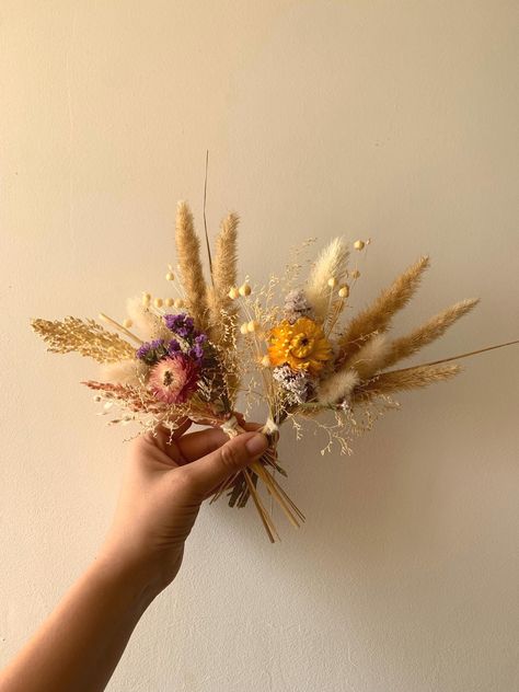 Discover the beauty of this Mini Dried Flower Bouquet. Perfect as a rustic gift or a natural home decor piece, this small bouquet brings a touch of boho elegance to any space. Each arrangement is carefully handcrafted, making it a unique and thoughtful present for any occasion. Ideal for weddings, birthdays, or simply to brighten someone's day, this dried flower bouquet is a sustainable choice that lasts.                  🌸Why You'll Love It:  🤎Eco-Friendly and Sustainable: Crafted from naturally dried flowers, our bouquets are an eco-conscious choice, reducing waste while providing long-lasting beauty.  🤎 Versatile Decor: Whether you're decorating for a wedding, enhancing your living room, or searching for the perfect gift, this bouquet fits seamlessly into any setting. Ideal for boho, Mini Dried Flower Bouquet, Letterbox Flowers, Mini Bouquet, Flower Scent, Natural Decor, Custom Bouquet, Floral Interior, Flowers Bouquet Gift, Holiday Floral