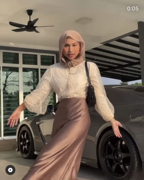 Euphoria Outfits Party, Aesthetic Hijabi Outfits, Skirt Outfits Hijab, Hijabi Dresses, Kondangan Outfit, Outfit Ngampus, Hijabi Fits, Mix Match Outfits, Outfits Hijab